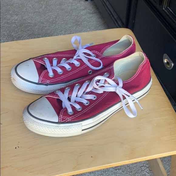 Maroon low top converse, size 7 - Picture 3 of 3
